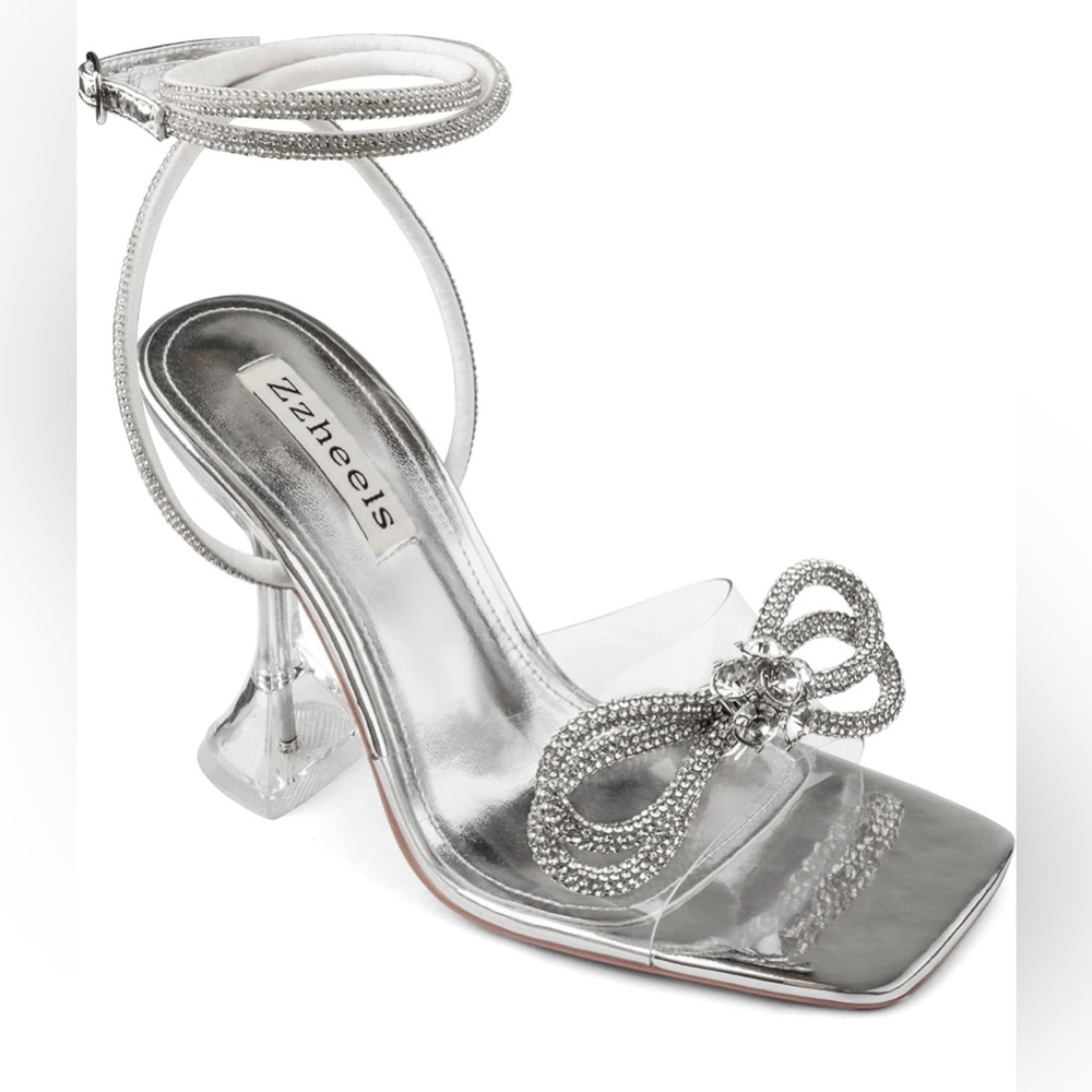 Silver strappy shoe